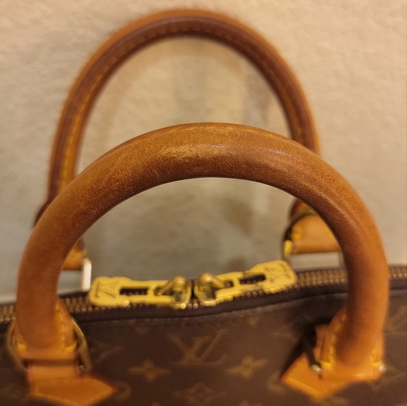 Louis Vuitton Monogram Alma - Picture 6 of 15
